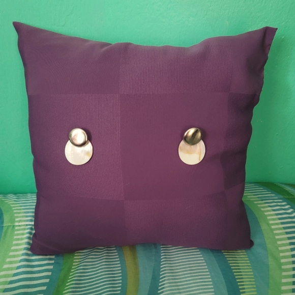 Purple cushion - Picture 1 of 1